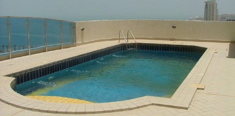 كورنيش للأجنحة الفندقية Salmiya المظهر الخارجي الصورة